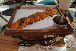 Tuk Tuk at Kailash Parbat in Kowloon