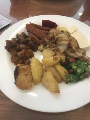 Uma boa diversidade de sabores. ☺️ #Veganuary at Ming Zhou in Joinville