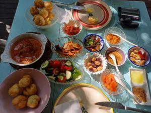 Vegan breakfast at Dudu Mutfak in Kas
