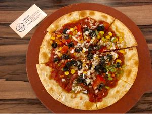 (Veganizable, not on vegan menu) Pizza (asked them to take the cheese out) at Newyork B&C in Seoul