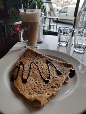 קרפ טבעוני עם רוטב שוקולד at Coffee Crepes in Paris