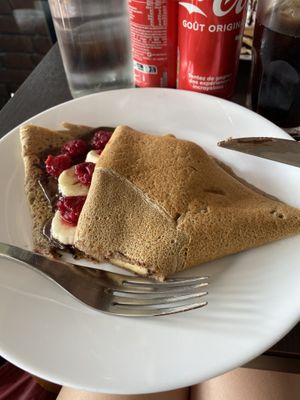 Crêpes mit Himbeeren, Banane und Schokolade  at Coffee Crepes in Paris