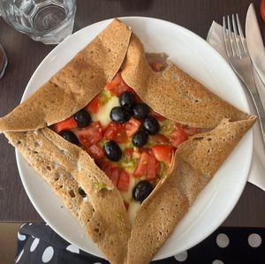 Galette Auteuil: Mozzarella, tomatoes, pesto and olives at Coffee Crepes in Paris