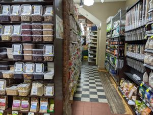 Bulk foods at Marché TAU in Montreal