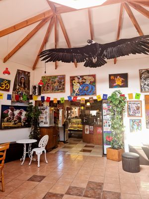Decoración interior at Recuerdos del Cajon del Maipo - La Vegana con Ganas in San Jose De Maipo