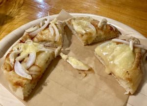 Mushroom pizza   at Ramuna in Nara