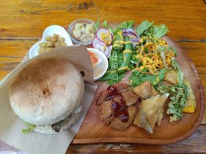 Burger menu at Ramuna in Nara