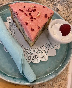  Vegan framboise cake at La Brasserie in Zedelgem