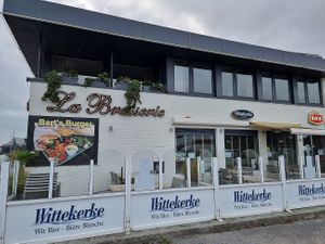 front - Bart's burger is vegan at La Brasserie in Zedelgem