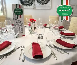 Cuidada decoración.  at Ristorante Gourmet in Elche