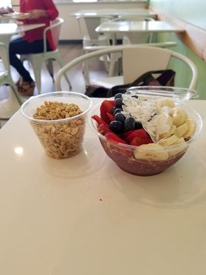 Vegan Açaí bowl and granola at Dulce Crepes in Fairfax