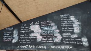 Sandwiches, wraps, pastas, salads, cakes at Keyif Sanat Kahvesi in Usak