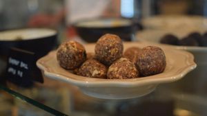 Apple pie flavored energy balls at Balance Deli in Frankfurt
