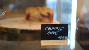 Crumble cake 4,20€ at Balance Deli in Frankfurt