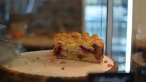 Crumble cake 4,20€ at Balance Deli in Frankfurt