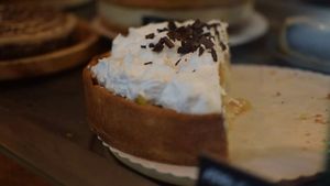 Applewine cake at Balance Deli in Frankfurt