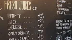 Fresh juice options at Balance Deli in Frankfurt