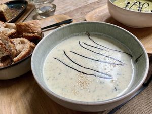 Blumenkohl Suppe mit 🥖   at Balance Deli in Frankfurt
