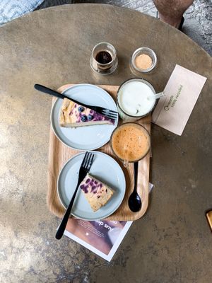 Blueberry cheesecake, apple juice, espresso and iced matcha latte at Balance Deli in Frankfurt