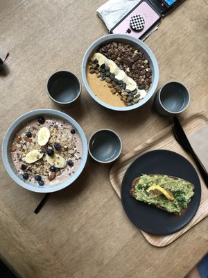 Chocolate Peanut Smoothie bowl, pumpkin spice smoothie bowl und Avocado Toast  at Balance Deli in Frankfurt