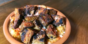 Patatas revolconas con torreznos de soja at Escafandra in Madrid