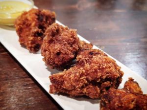 Coliflower crunchy wings at Escafandra in Madrid