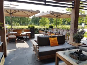 outdoor seating for drinks at Restaurant Cepes in Otterlo