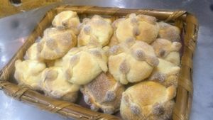 Pan de muerto, for Día de Muertos. at Salvaxe.MX in Mexico City