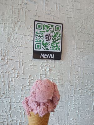 Mientras sale mi pizza,me adelantó con el postre at Salvaxe.MX in Mexico City