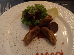 Cevapcici auf Tomatensalsa at NaturPurHotel in Meerfeld