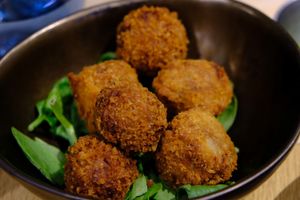 Croquetes de "alheira" de fumeiro at Veganapati in Lisbon