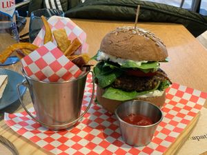 Burger  at Veganapati in Lisbon