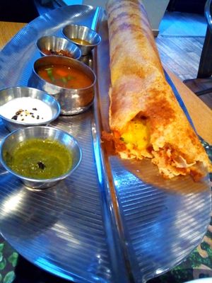 Potato roll, sauces (e.g. shredded coconut) and soup at Veganapati in Lisbon