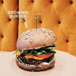 Brownie Burger at Veganapati in Lisbon