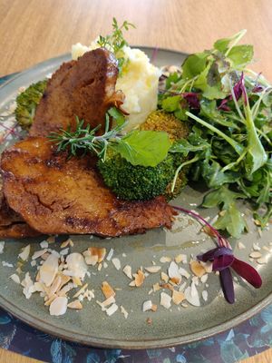 😋😋😋😋 at Veganapati in Lisbon