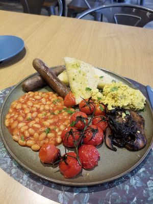 Scrambled tofu with vegan sausage, beans, mushrooms, tomatoes and bread at Veganapati in Lisbon