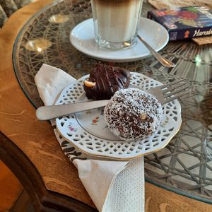 Erdnuss Praline und Kaffee Bollen at Findus in Bremerhaven