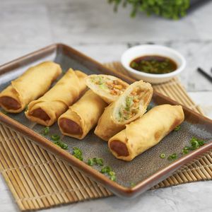 Spring rolls de vegetales, acompañado de ginger soya at Come Saludable in La Chorrera