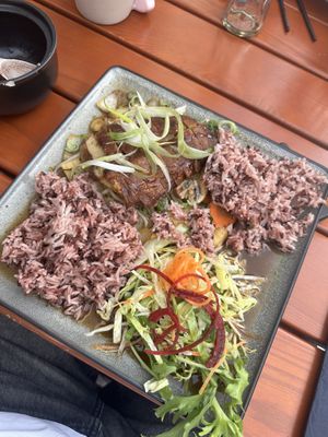 Leider erst das Bild gemacht nachdem ich den Reis auf den Teller geschöpft habe haha  at Saigon Village in Augsburg
