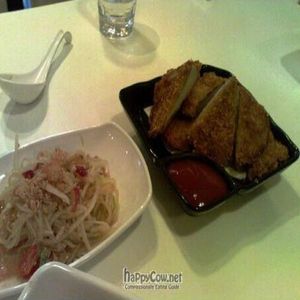 Thai Papaya Salad and Fried Oyster Mushrooms at Loving Hut - Huaining in Taipei
