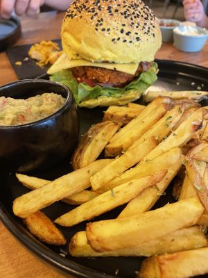 Delicioso com guacamole  at Apuro Vegan Bar in Porto