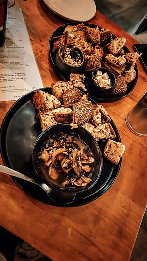 Awesome place . Pet friendly . Vegan . Good vibrations .  #Veganuary at Apuro Vegan Bar in Porto