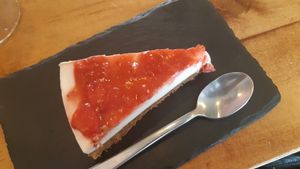 Strawberry cheese cake at Apuro Vegan Bar in Porto