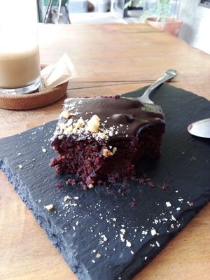 Really good brownie (served a little headed 🤤). And the waiter was super friendly. High recommendation! They also have a good amount of burgers/bowls and snacks. at Apuro Vegan Bar in Porto