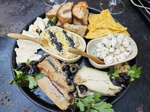 Cheese plater at Apuro Vegan Bar in Porto