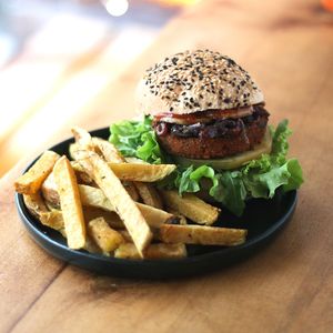 No Beef burger at Apuro Vegan Bar in Porto