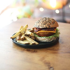 No Chicken burger at Apuro Vegan Bar in Porto