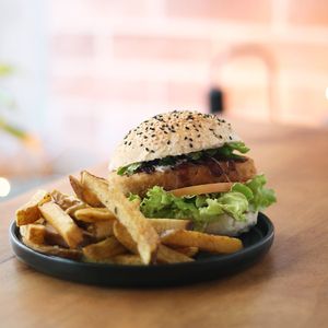 No Fish burger at Apuro Vegan Bar in Porto