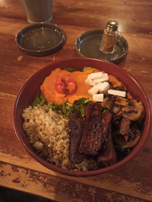 Sweet bowl at Apuro Vegan Bar in Porto