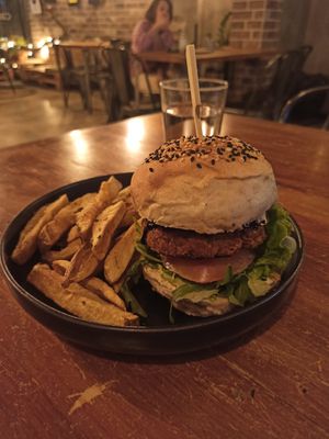 No Beff burger at Apuro Vegan Bar in Porto